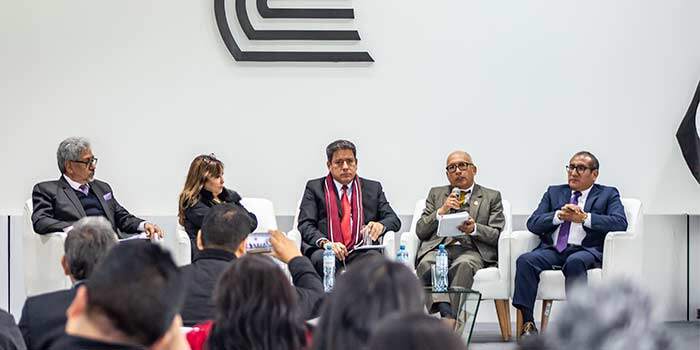 Panel sobre Integridad Gubernamental y Reforma del Servicio Civil en la Universidad Continental